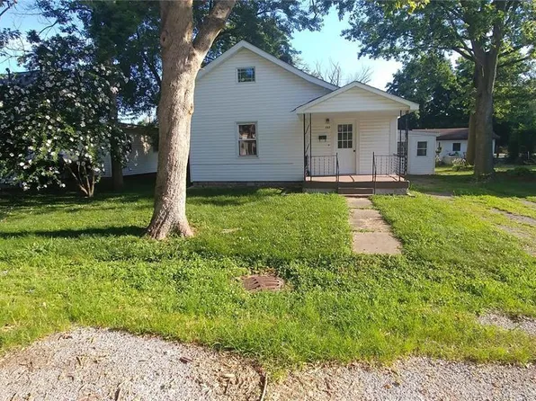 757 N 3rd St, Breese, IL 62230
