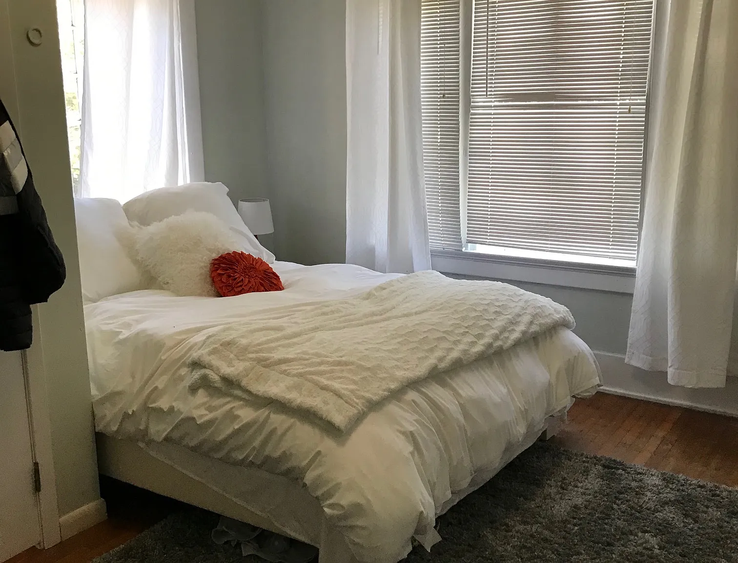 3 bed, $3,000 — Photo 2