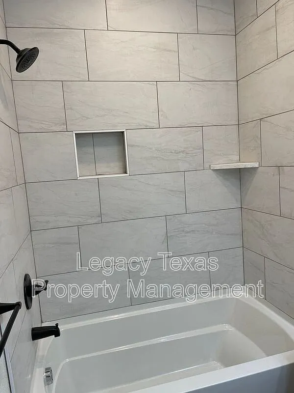 3 bed, 2.0 bath, 1300 sqft, $1,650 — Photo 4
