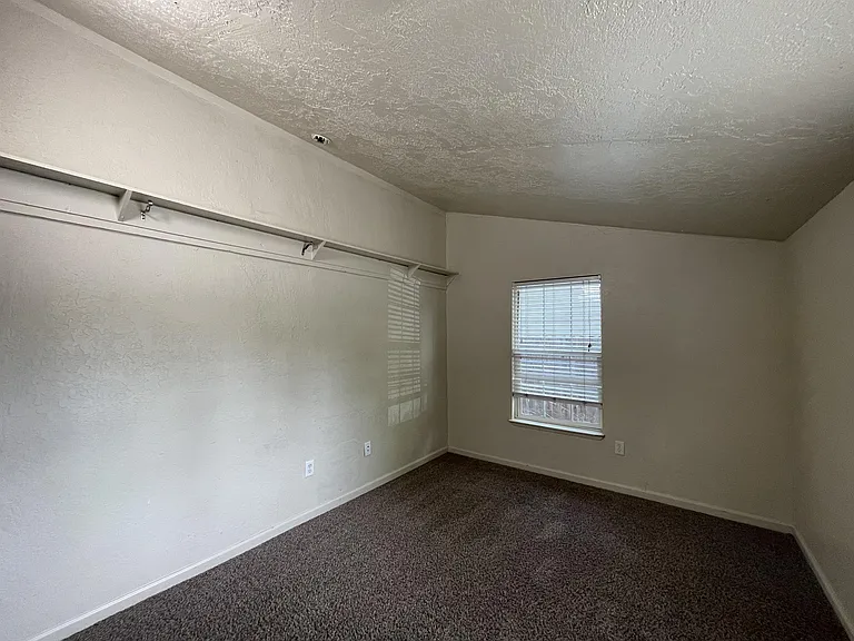 524 W 1st Ave #A — Photo 6