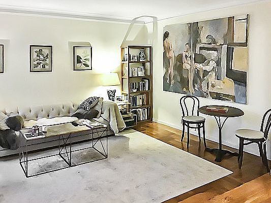 3rd image of 223 E 61st St APT 5F