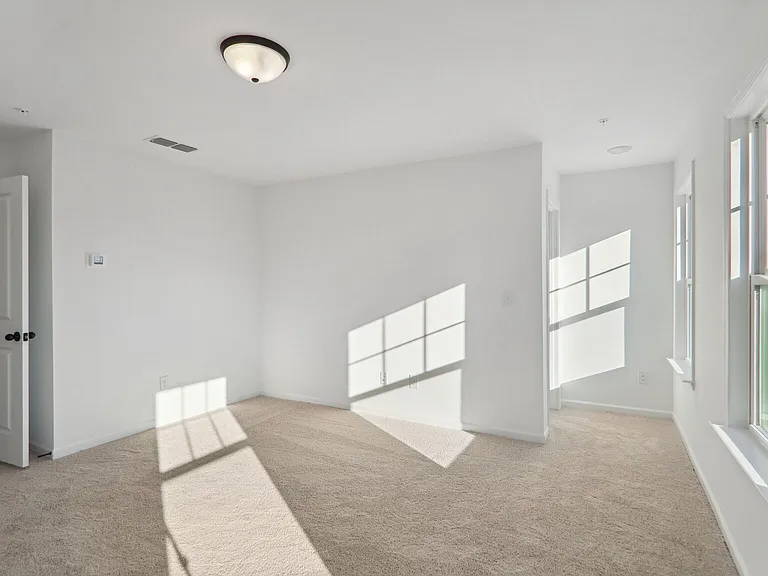 727 Carmes Dr — Photo 9