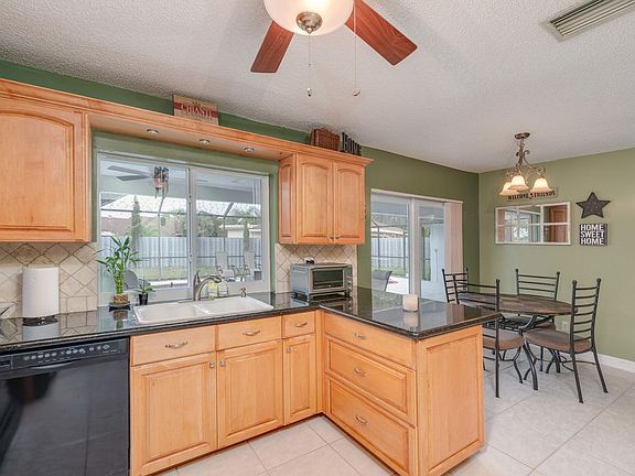 5th image of 833 W Plantation Cir
