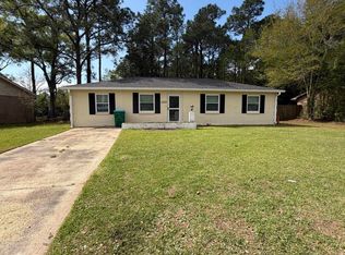 2205 University St, Gautier, MS 39553