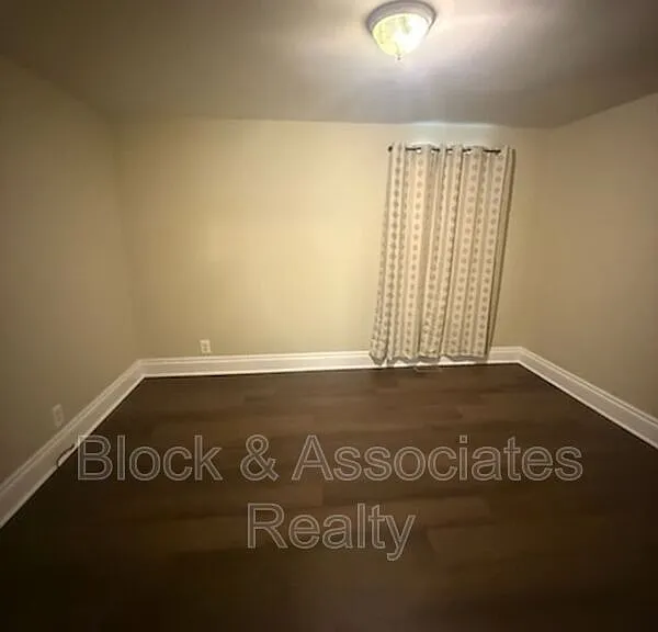 1214 S Main St — Photo 5