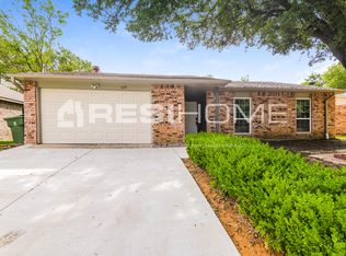 619 Live Oak Dr, Mansfield, TX 76063