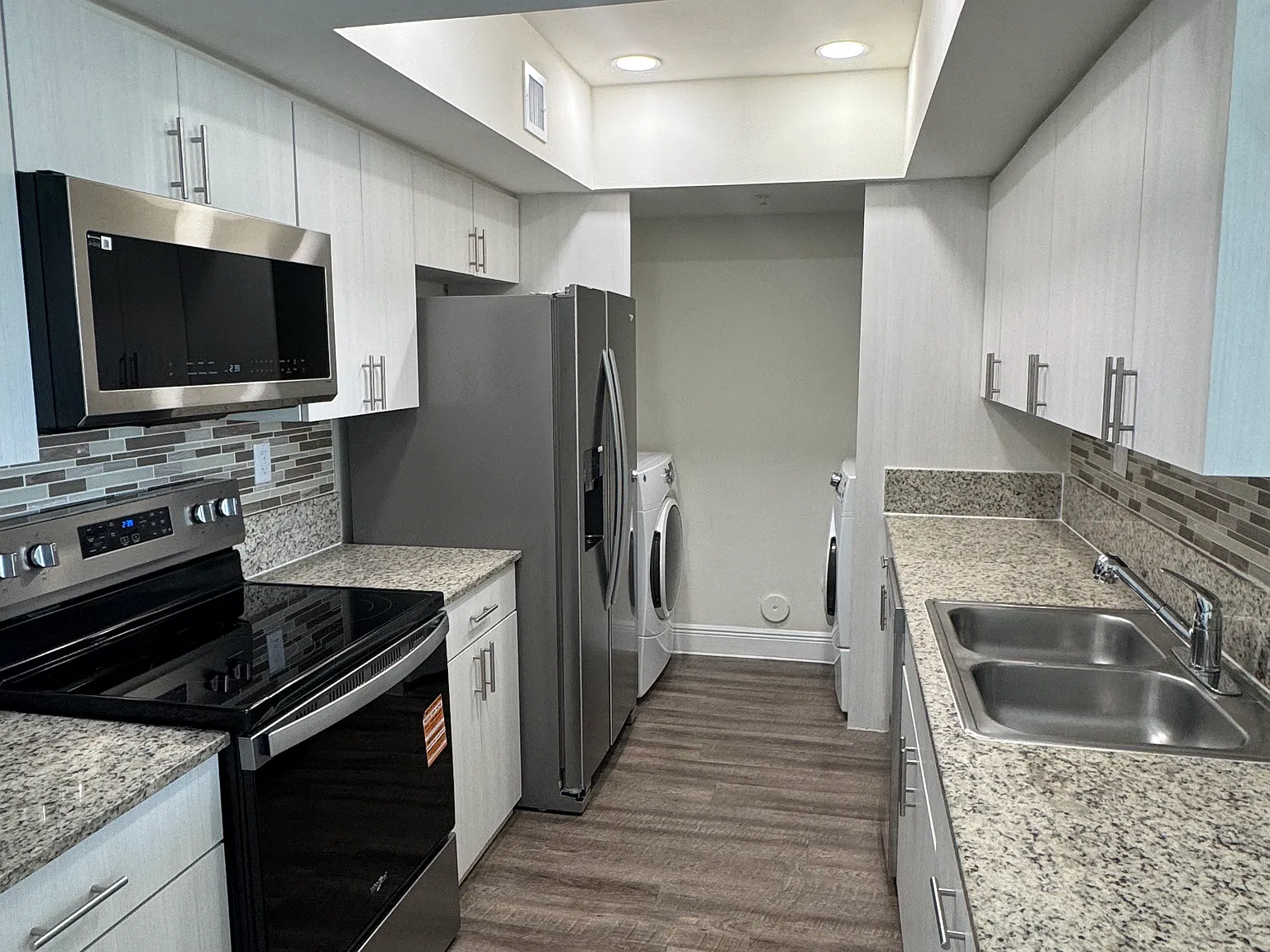2 bed, 1050 sqft, $2,680 — Photo 2