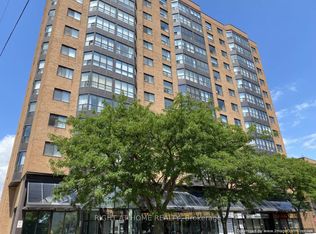 25 Agnes St #302, Mississauga, ON L5B 3X7