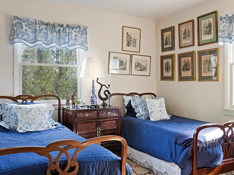 94 Meetinghouse Ln — Photo 10