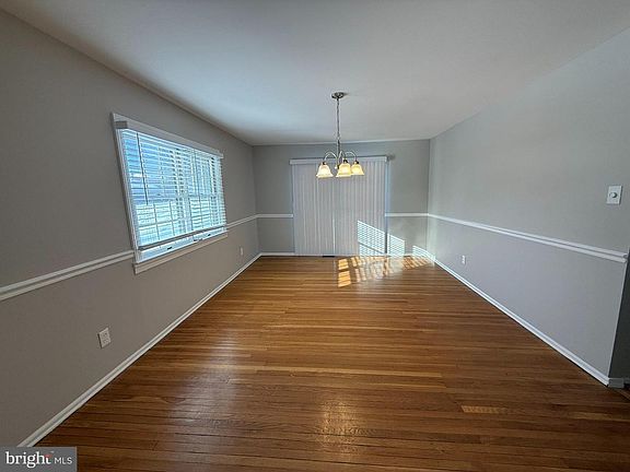 5th image of 745 Windsor Pl