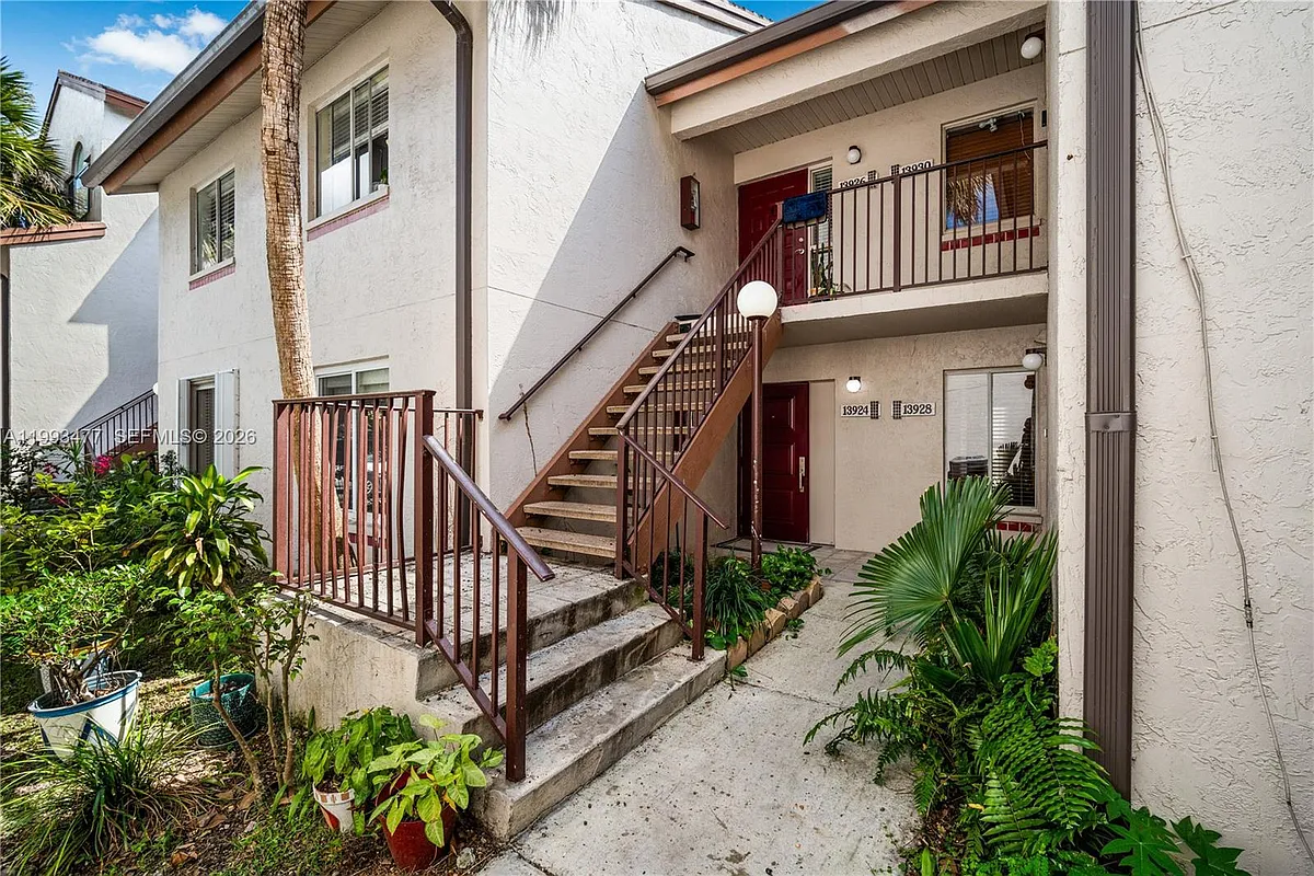 Building Photo - 13924 SW 90th Ter #13924