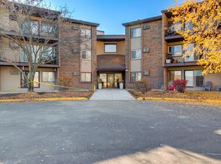 3420 Golfview Dr APT 121, Eagan, MN 55123
