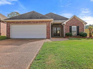 300 E Magnolia Pl, Pearl, MS 39208
