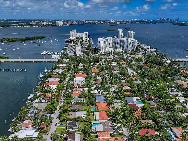 7511 Miami View Dr — Photo 30