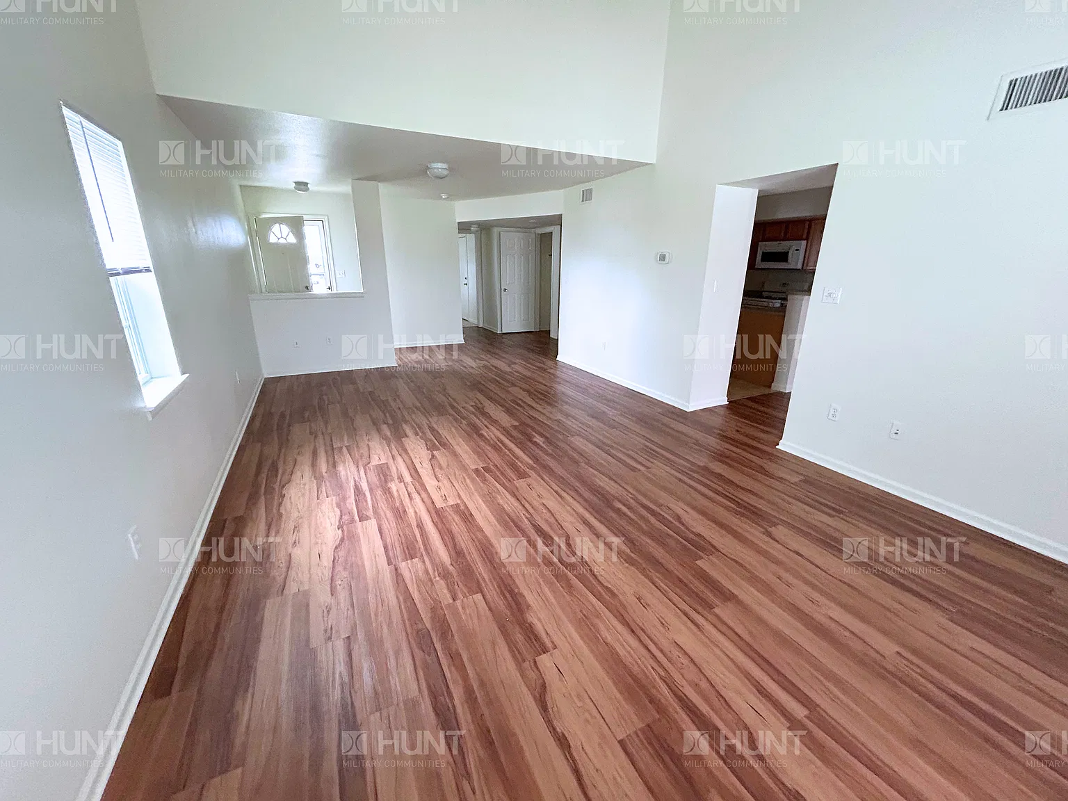 3 bed, 2.5 bath, 1861 sqft, $1,865 — Photo 3