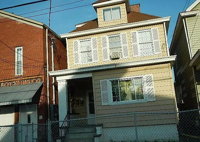 1121 9th St photo 1