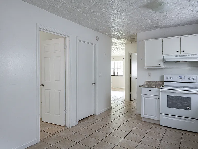 8365 Warren Dr — Photo 26