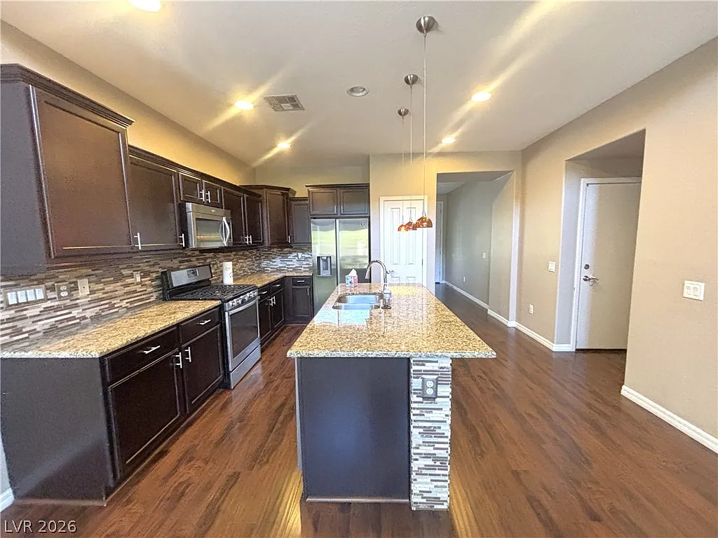 4 bed, 3.5 bath, 2573 sqft, $2,950 — Photo 4
