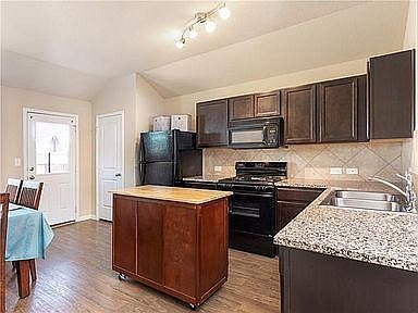 5th image of 612 Silver Wing Dr