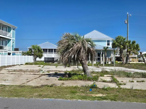 105 37th St #C, Mexico Beach, FL 32456