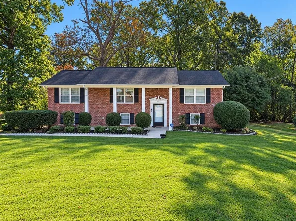 2105 5th Way Cir NW, Birmingham, AL 35215
