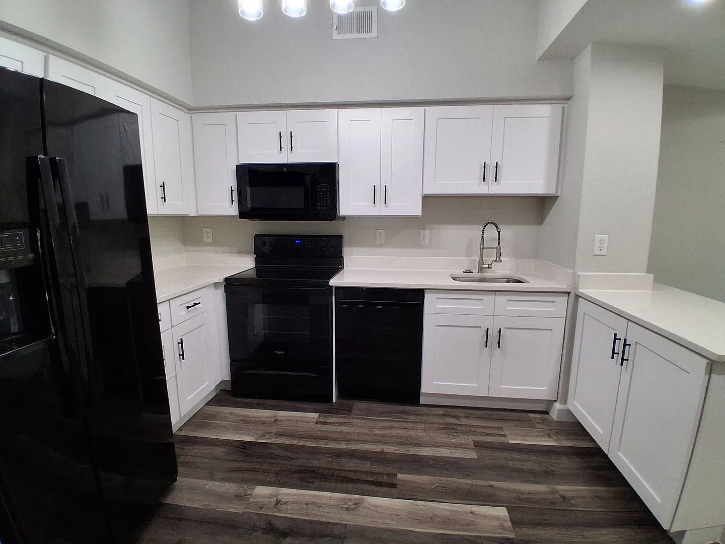2402 W Azeele St - #417 — Photo 4