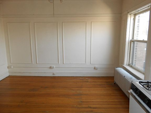 4th image of 636 W Arlington Pl APT 38