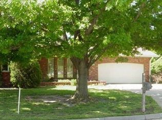 923 Trinity Dr, Newton, KS 67114