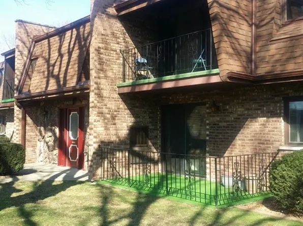 10600 Brooklodge Ln #1B, Palos Hills, IL 60465
