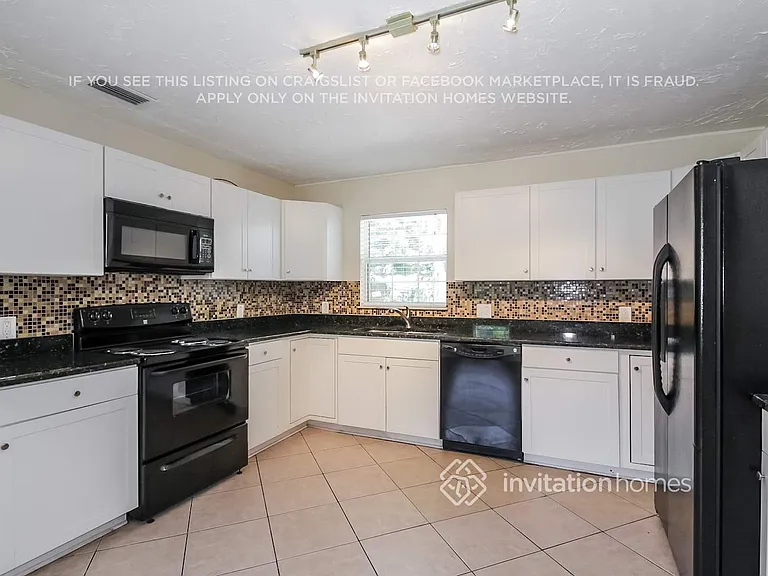 923 38th St W — Photo 5