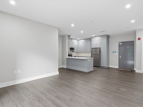 3rd image of 100 Smith St #2