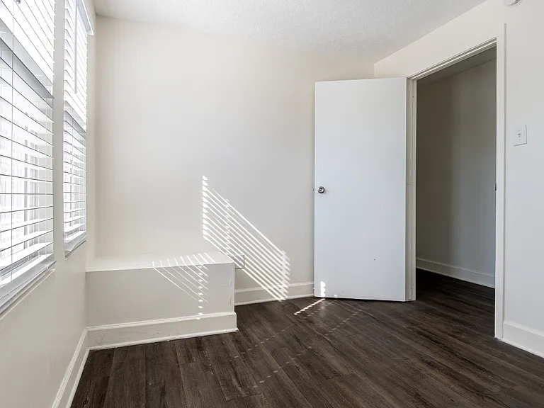 408 E Beecher St — Photo 15