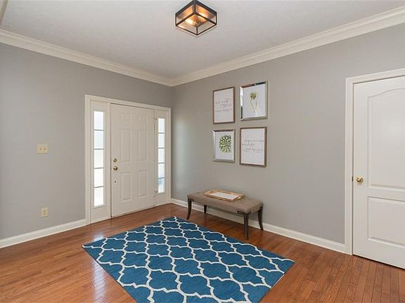3rd image of 14701 Melbourne Ct