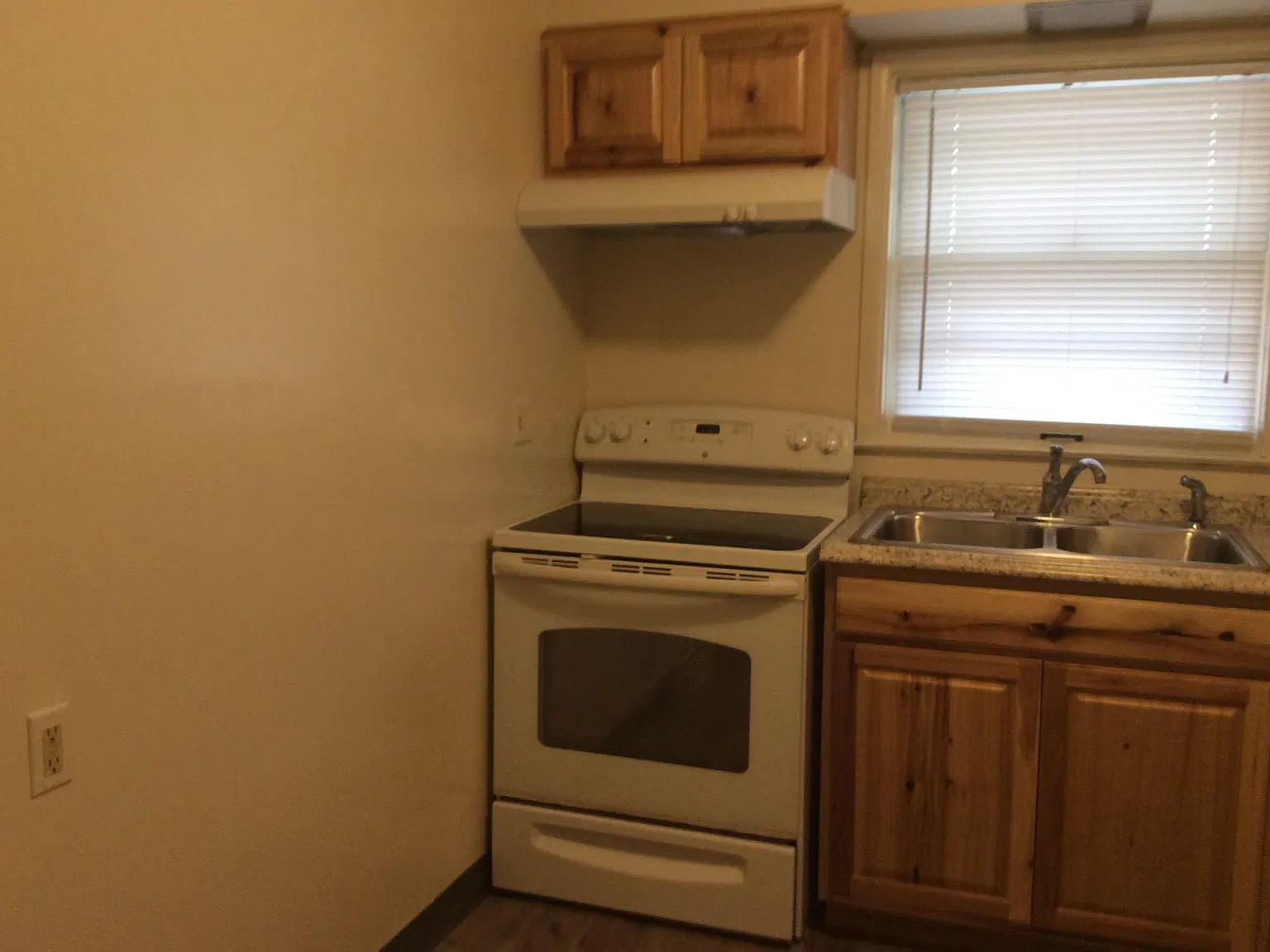 3 bed, 1558 sqft, $2,310 — Photo 2