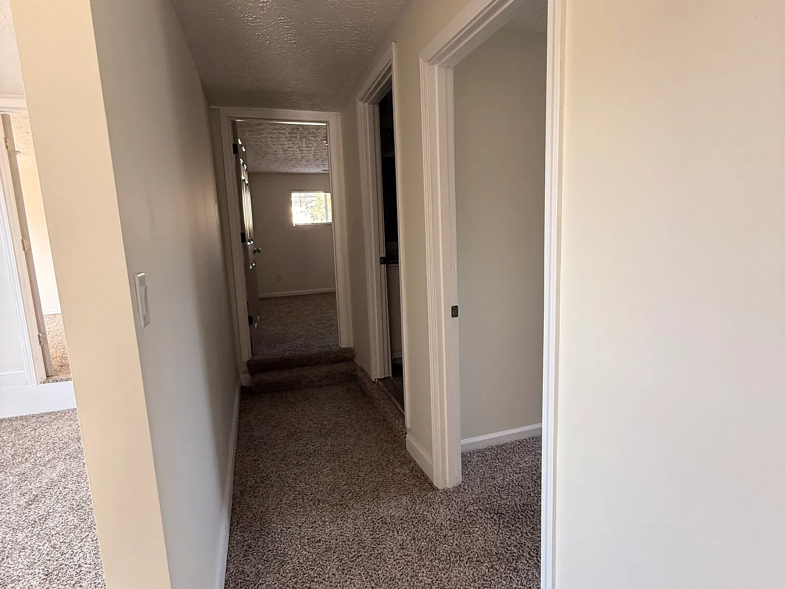 6 bed, 2080 sqft, $2,300 — Photo 4