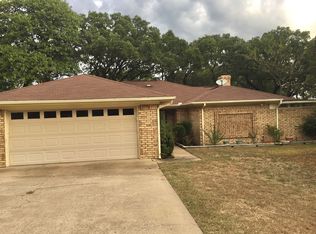 104 Kenshire Ct, Weatherford, TX 76086