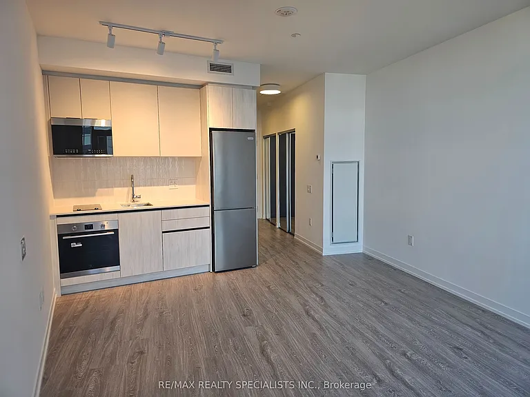 2485 Eglinton Ave W #712 — Photo 7