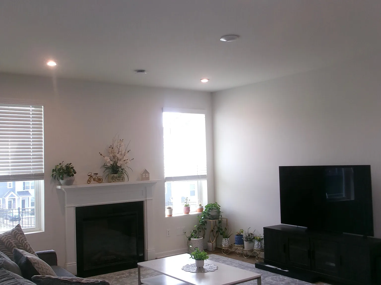 4 bed, 3.5 bath, 2575 sqft, $3,100 — Photo 2