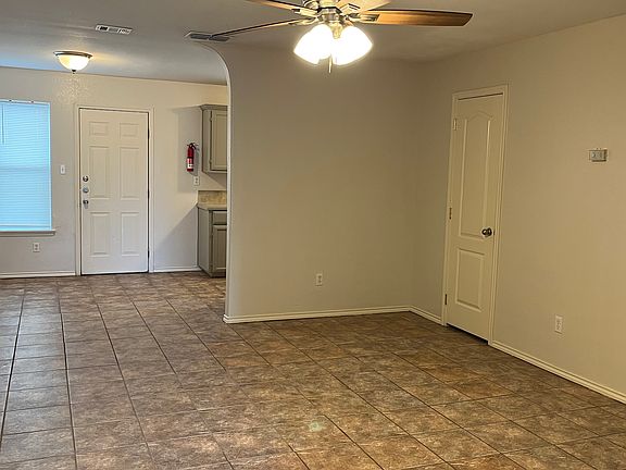 2nd image of 955 Live Oak Cir #B