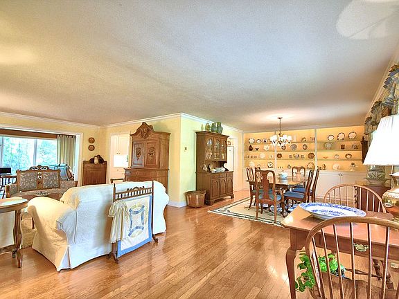 5th image of 4339 Forest Hills Dr