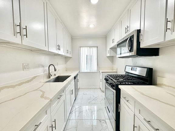 2nd image of 6023 Whitsett Ave #32A
