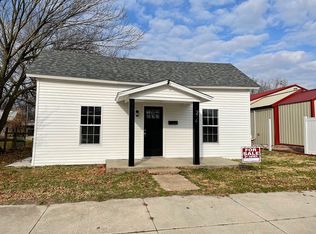 214 W Main St, Carterville, MO 64835