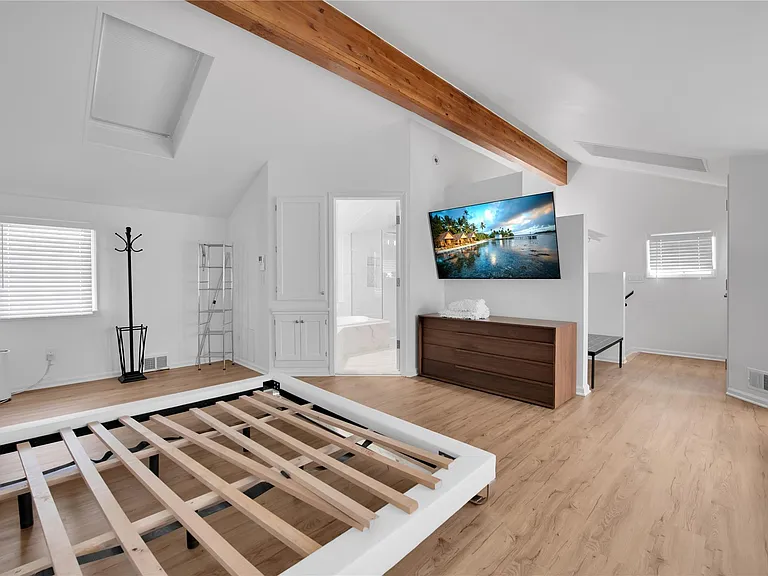 1444 Bennaville Ave — Photo 17