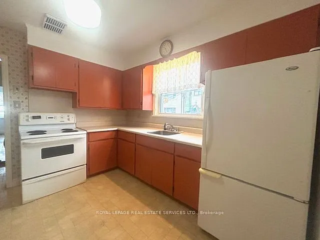 6 Hiawatha Pkwy #UPPER LEVEL — Photo 9