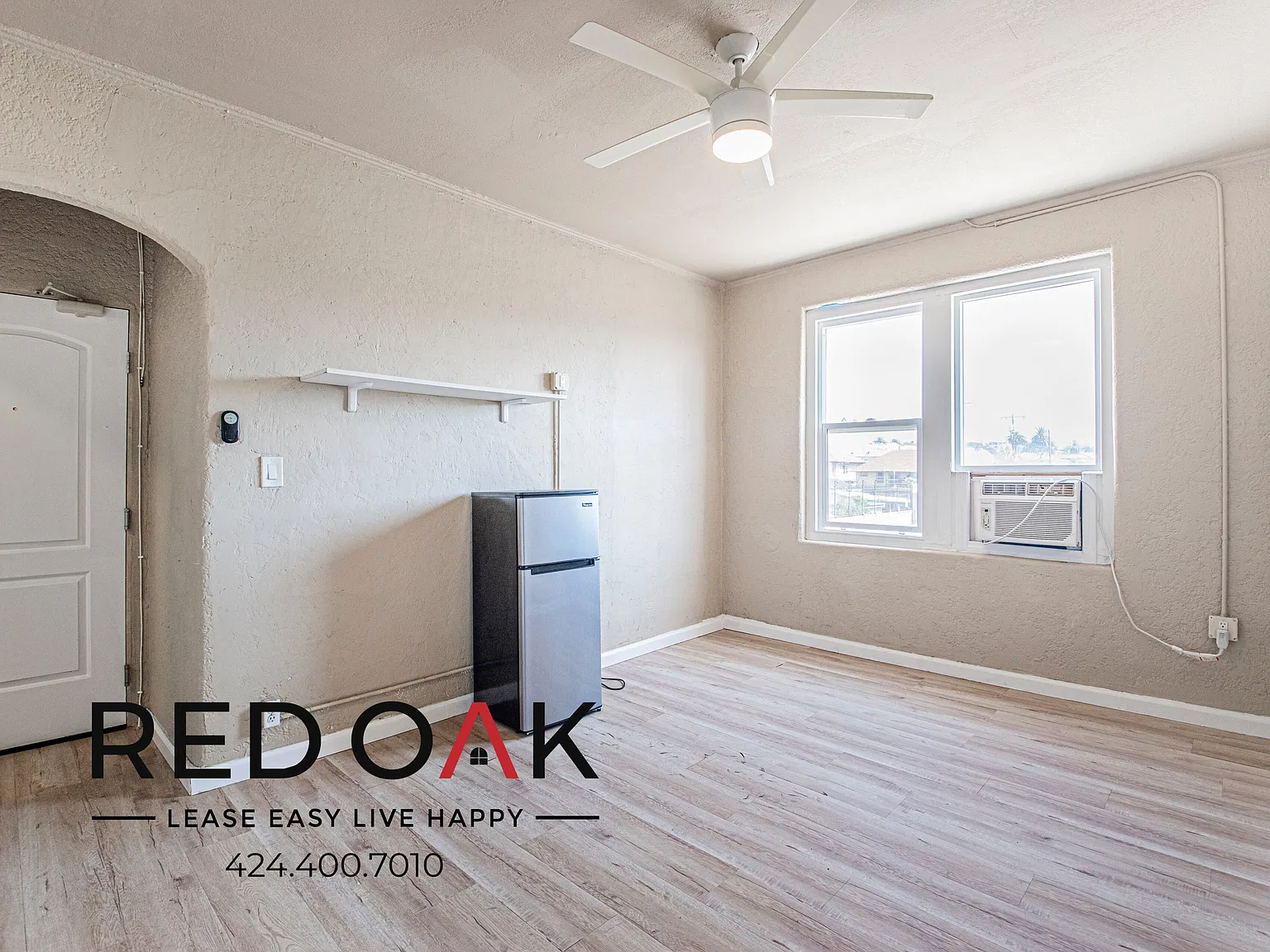 Delightful Bachelor with Lots of Sunlight, Beautiful Hardwood Floors, and All Utilities Included ... — Photo 1