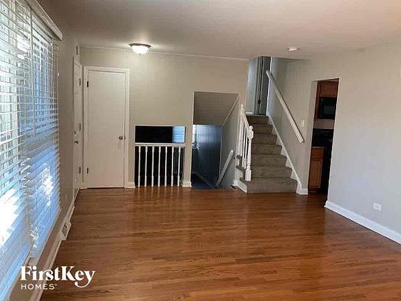 4th image of 4918 Mission Dr