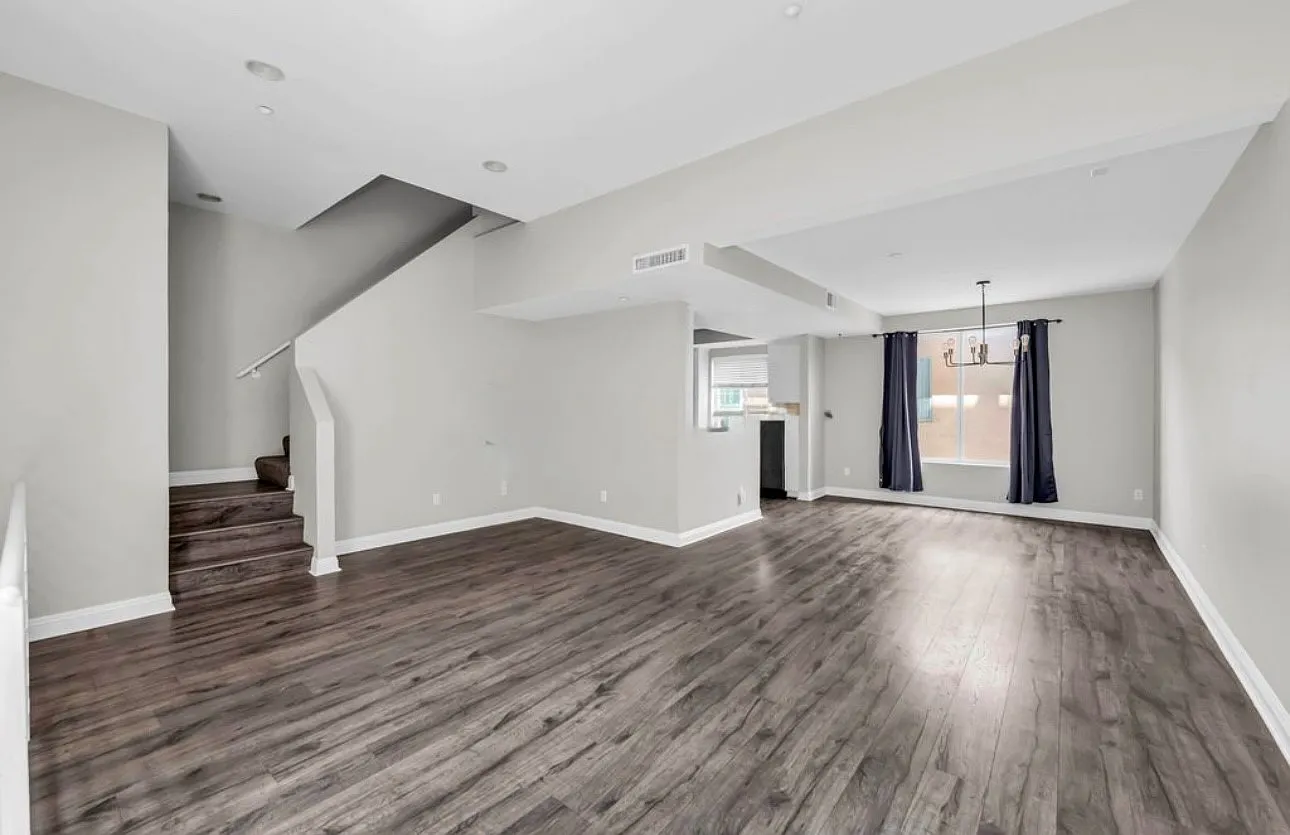 3 bed, 3.5 bath, 1850 sqft, $5,800 — Photo 2