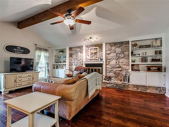 4th image of 204 Lochwood Cir