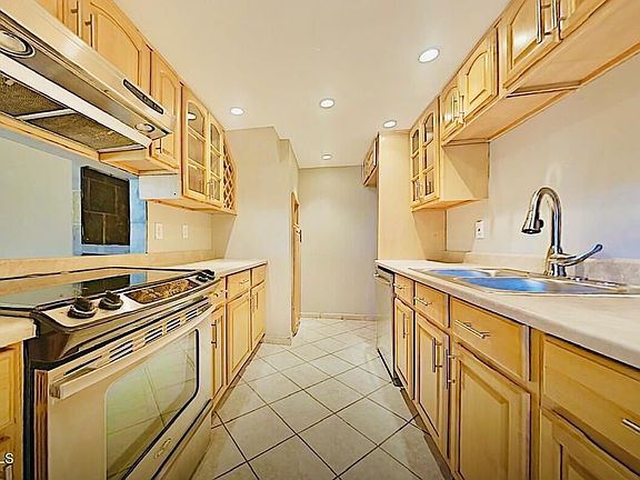 5th image of 8114 N 32nd Dr
