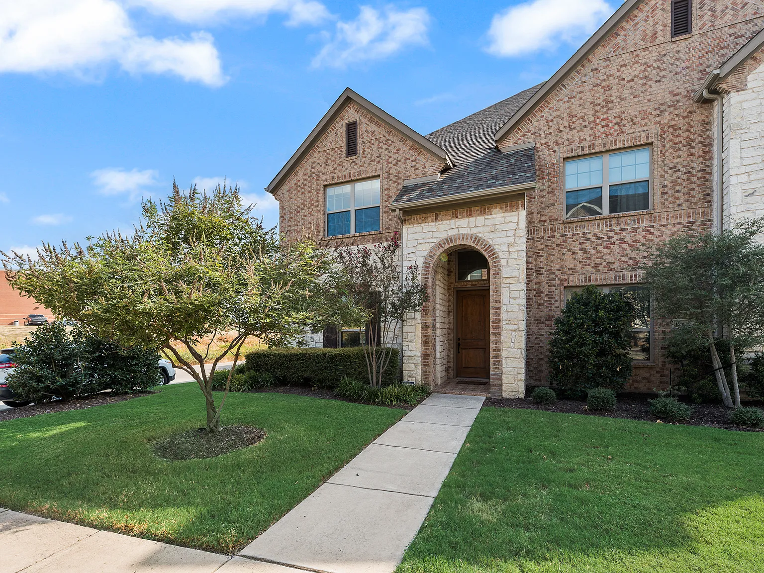 3 bed, 2.5 bath, 1972 sqft, $3,300 — Photo 4